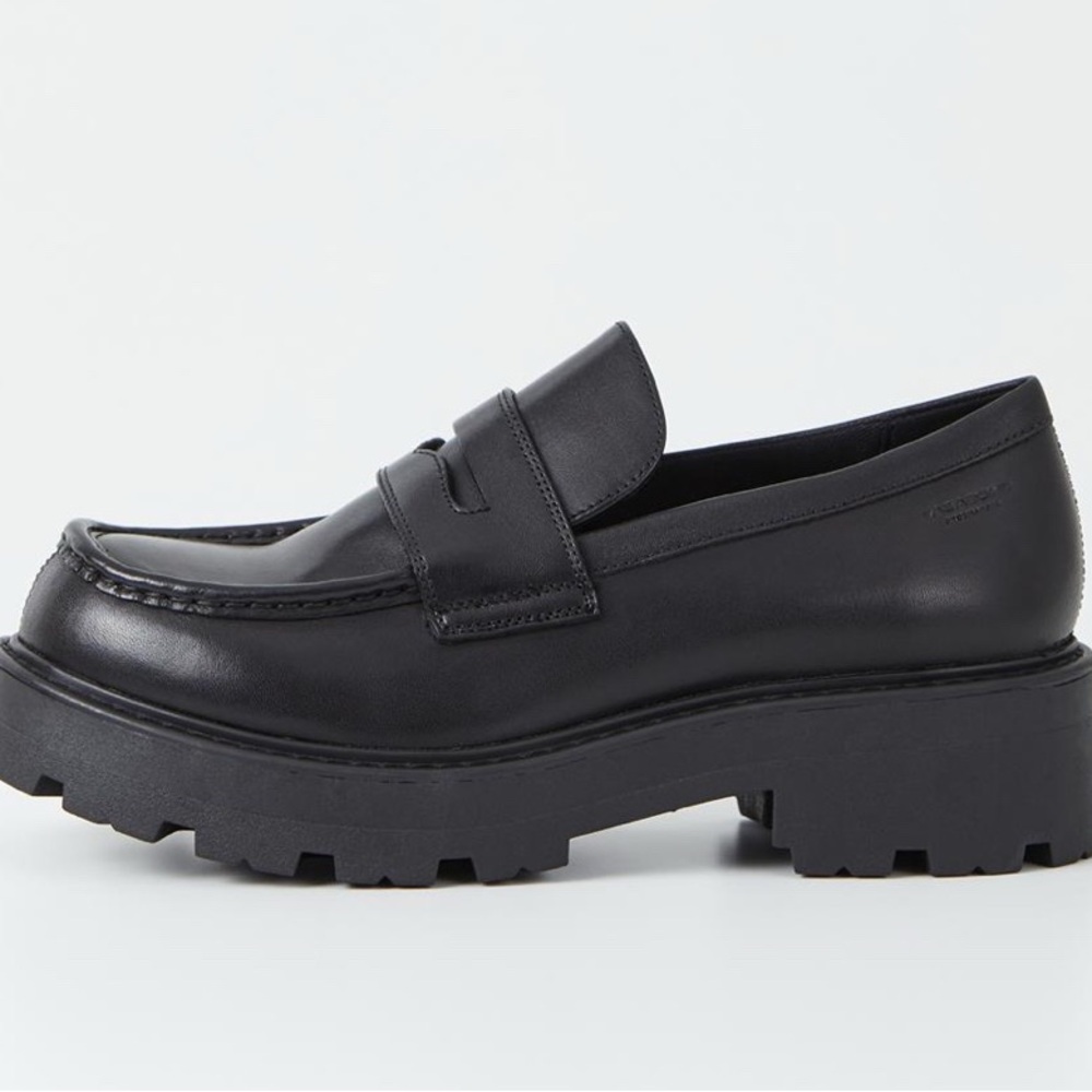 Vagabond Cosmo Black Leather Loafers